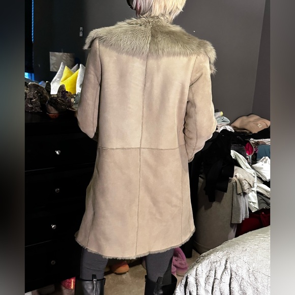Vince Shearling Fur lined  Tan biege jacket Coat $2500 @ Saks worn once! - Picture 15 of 16